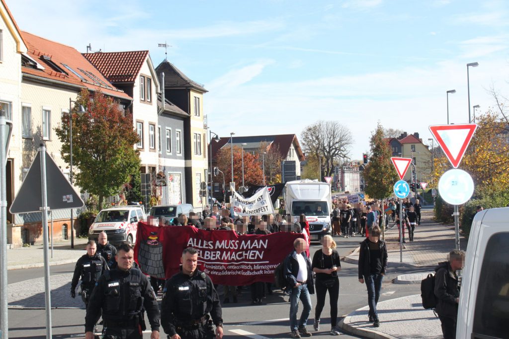 Die Polizei läuft voran