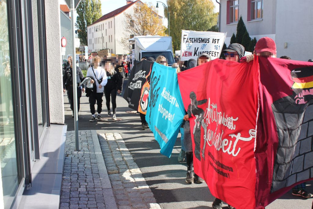 Auf dem Weg zur ersten Kundgebung