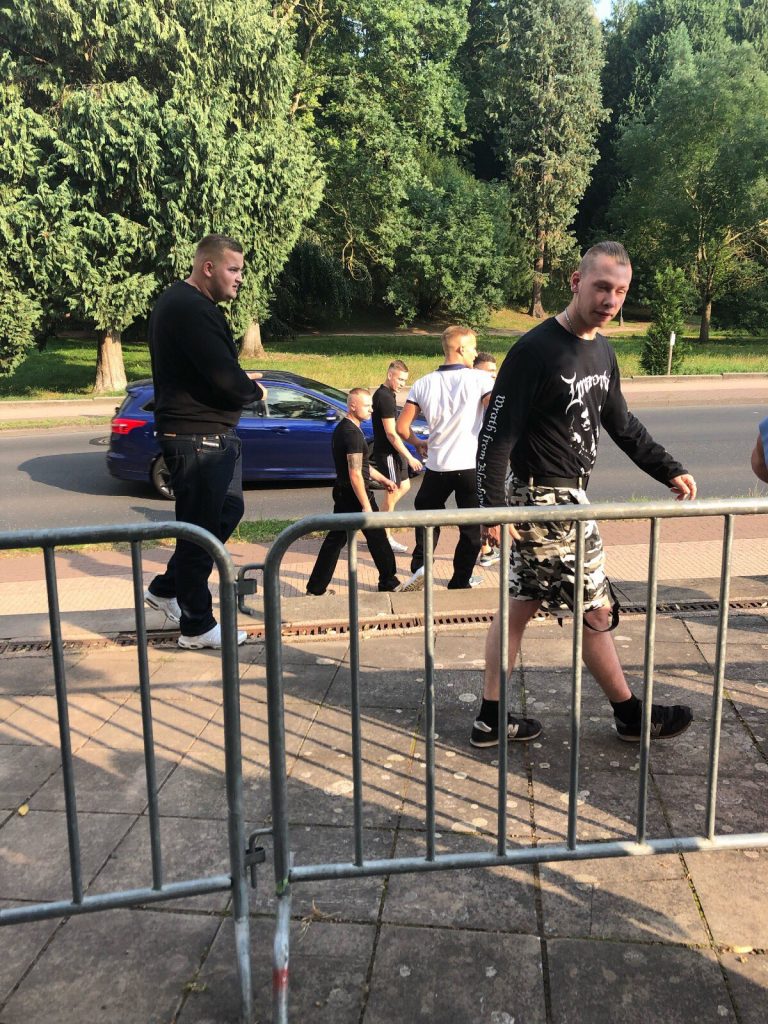 1.v.l. Maximilian Andreas, 2.v.r. Lasse Richei, nach Angriffsversuch auf Antifademo am 24.8.2019 in Eisenach